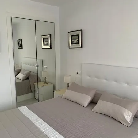 Edificio El Mirador -situado En Playa Del Puntal Primera Linea Playa فِيافيثيوسّا